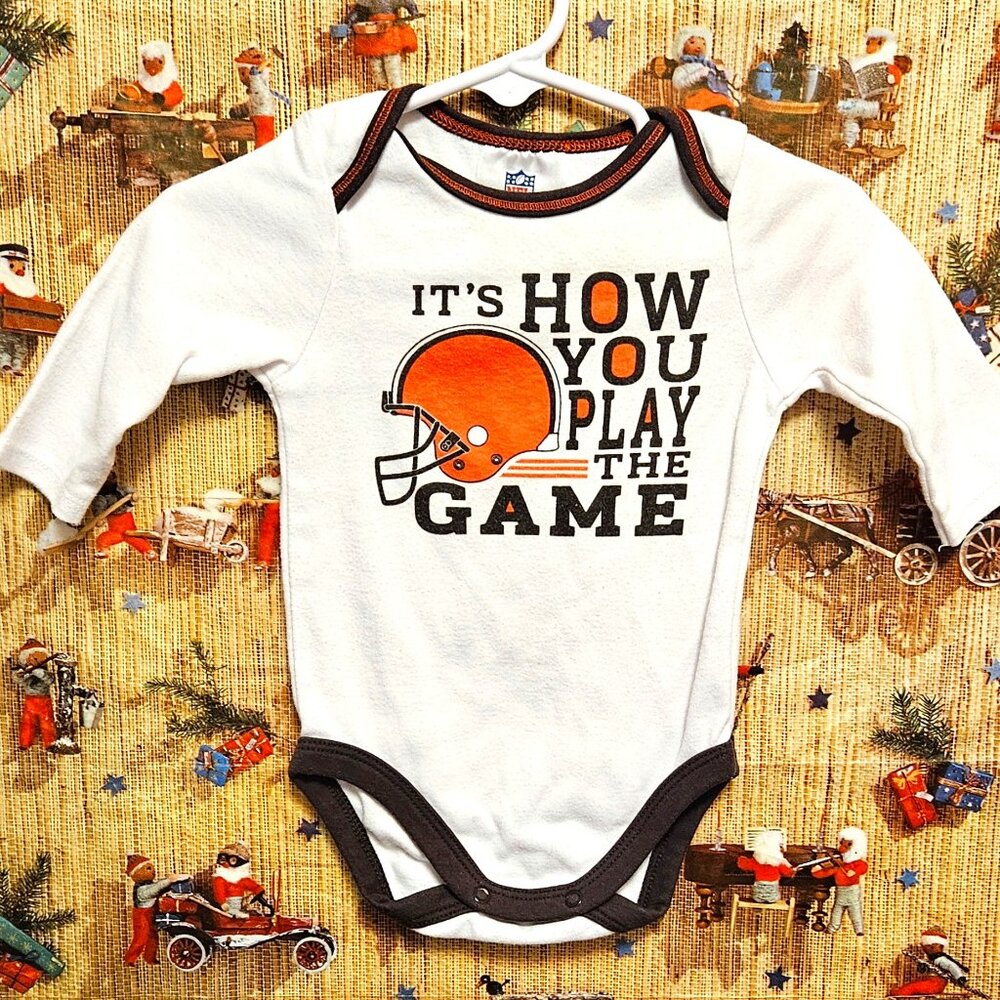 BABY NFL GAME DAY CLEVELAND BROWNS ONESIE (3/6 MONTH)